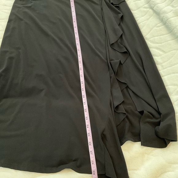 Roz & Ali Black Knit Skirt Featuring Ruffled Left Side Sz M - Picture 11 of 12